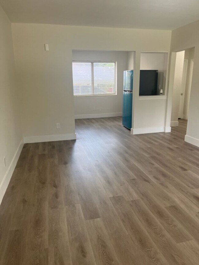 Interior Photo - 600 SW 9 AVE