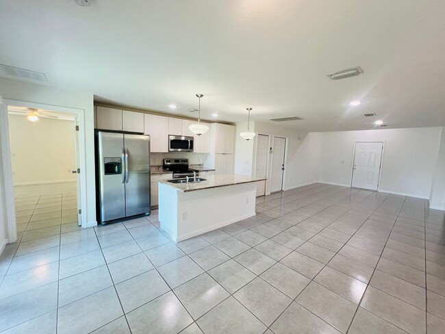 Building Photo - GORGEOUS 4 Bedroom/ 2 Bathroom in Palm Bay!!