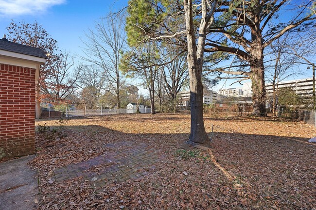 Building Photo - **AVAIL. NOW** The perfect blend of style ...