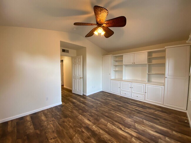 Building Photo - Desirable 5br3 car garage executive home b...