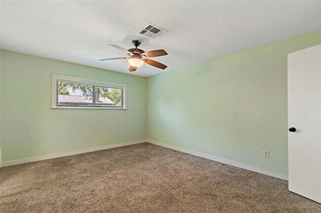 Building Photo - 4518 N Heron Dr