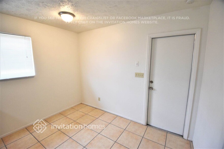 Building Photo - 3716 E Beverly Ln