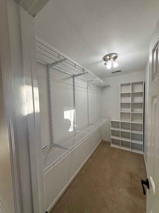 Building Photo - 8511 Stonebridge Dr