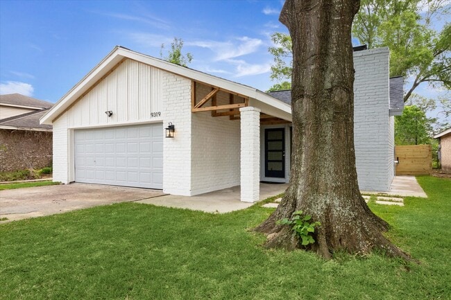 Building Photo - 9319 Carousel Ln