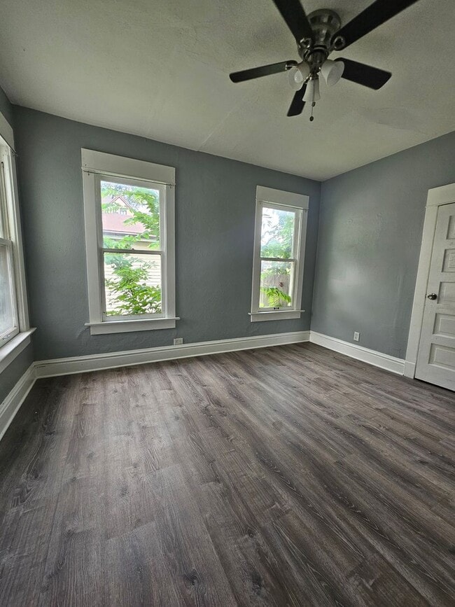 Building Photo - There is a $25 fee per application and eve...