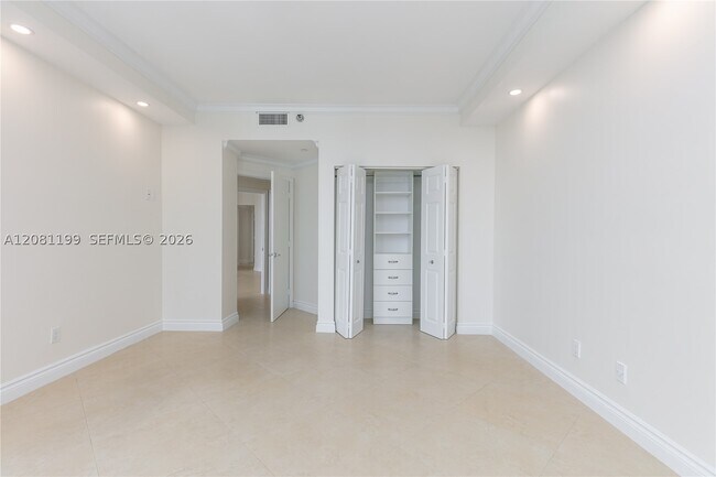 Building Photo - 21150 Point LPH 2902