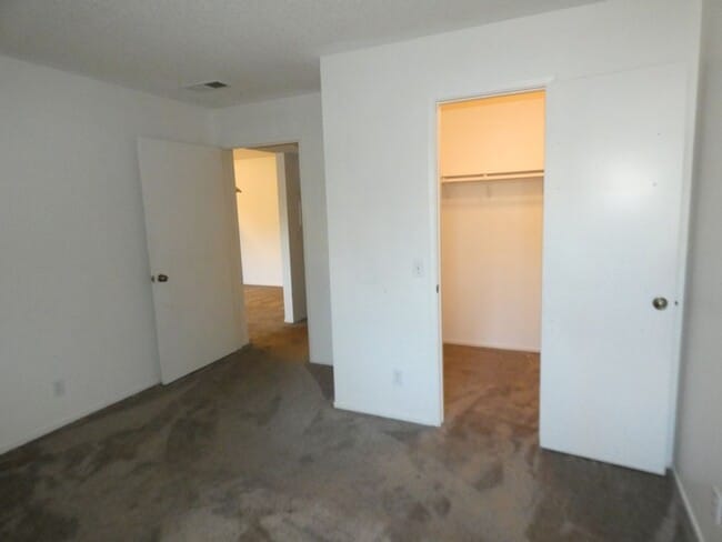Building Photo - Bright and Fresh Downstairs 1 bedroom Condo at Las Palmas