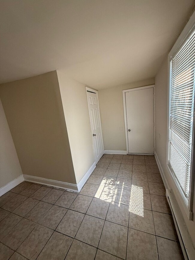 Building Photo - 3 BED 1.5 BATH HOME FOR RENT.