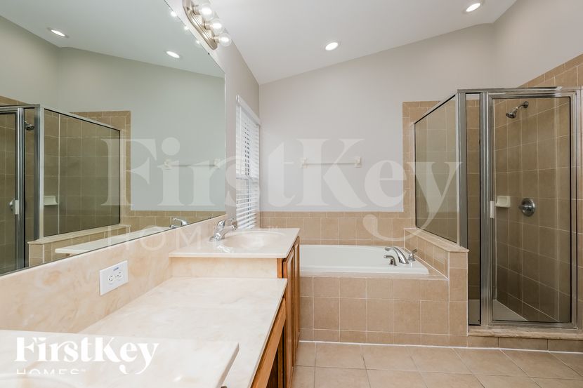 Building Photo - 1620 Bonita Bluff Ct