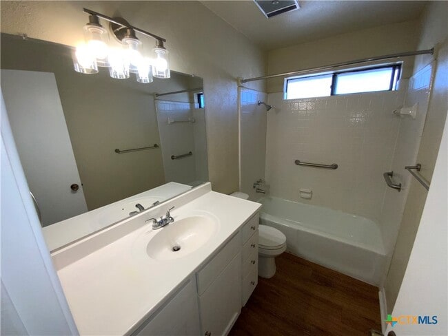 Building Photo - 510 B Cheyenne Dr