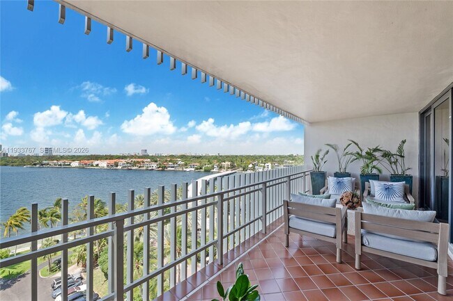 Building Photo - 1 Grove Isle Dr