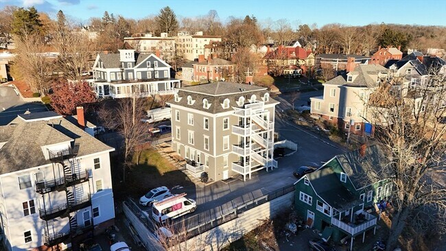 Building Photo - 87 Summer St