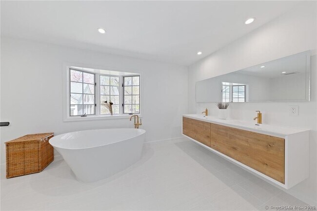 Building Photo - 41 Burr Farms Rd