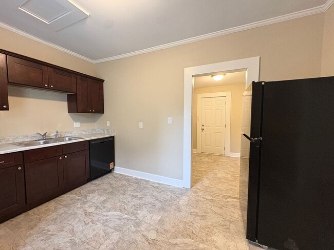 Building Photo - 1 Bedroom, 1 Bathroom House in Eden!