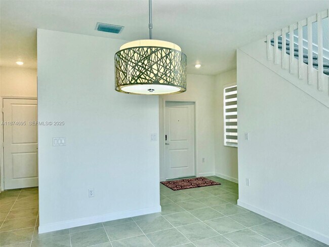 Building Photo - 2600 SE 25th St