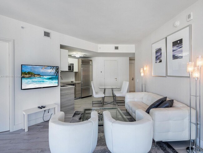 Building Photo - 1300 Brickell Bay Dr