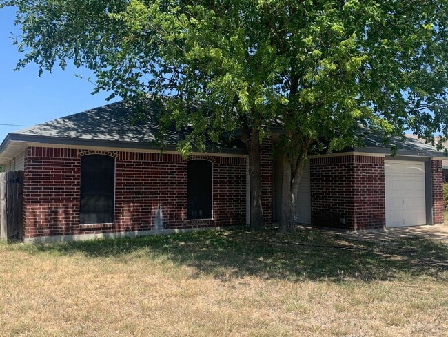 MOVE IN SPECIAL - Rent Reduced! Fresh upd... - MOVE IN SPECIAL -  Rent Reduced! Fresh upd...