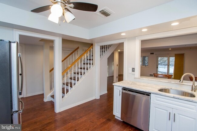 Building Photo - 17 Eden Roc