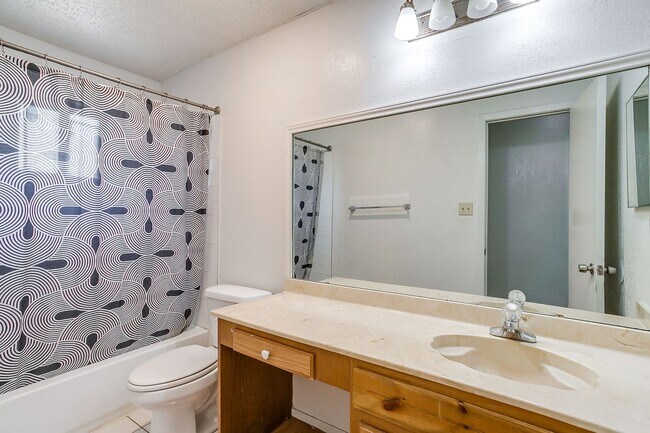 Building Photo - Spacious 4 Bed, 2 Bath Home in SW Fort Worth Ready for New Tenants- 76133