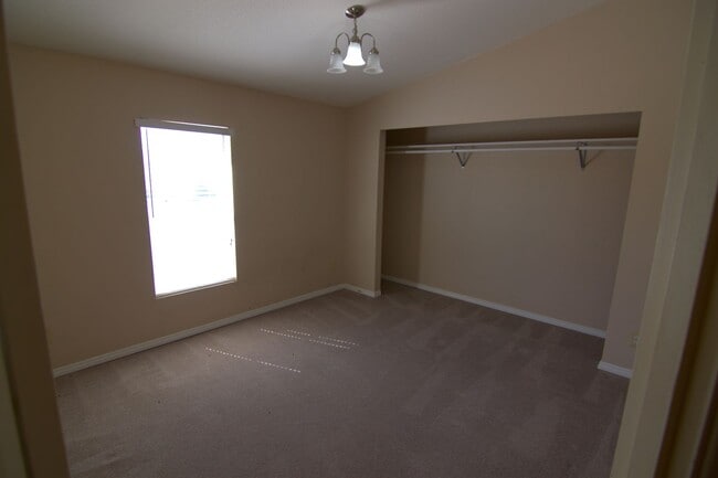 Building Photo - 35850 Via Famero Dr