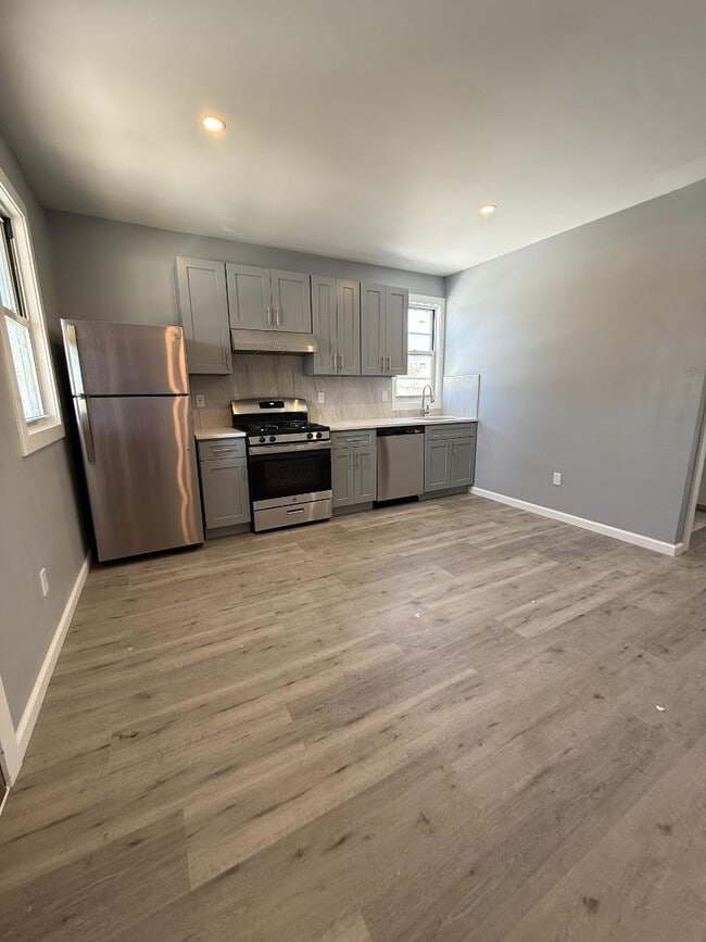 Building Photo - 1637 South Ave