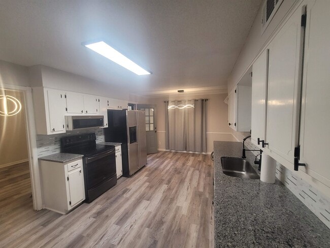 Building Photo - 2349 Ridgeland St