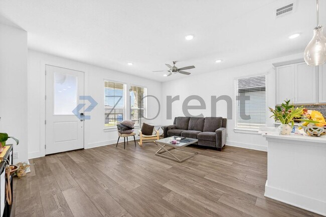 Building Photo - 3140 Eddington Dr