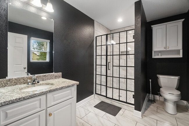 Building Photo - 846 W 41st St