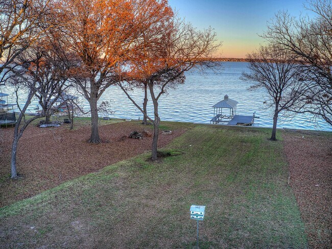 Primary Photo - 8402 Columbia Dr