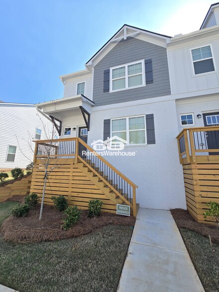 Building Photo - 1585 Salem Dr