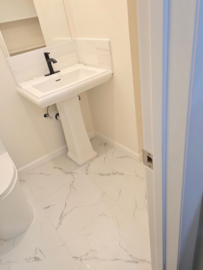 Building Photo - 77 Juniper Rd