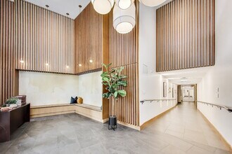 Building Photo - Luxury Living Awaits!