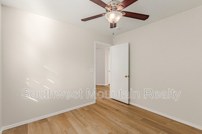 Building Photo - 30196 N Sunray Dr