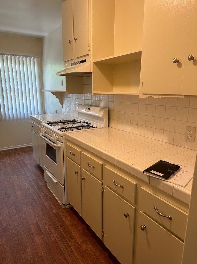 Building Photo - 515 W Foothill Blvd