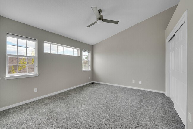 Building Photo - $2,925.00 - 3-bed, 3.5 bath Townhome with Finished Basement and Fireplace in Broomfield!