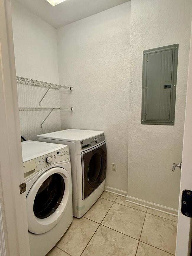 Building Photo - Lake Sawyer - Luxury 3/2.5 Condo