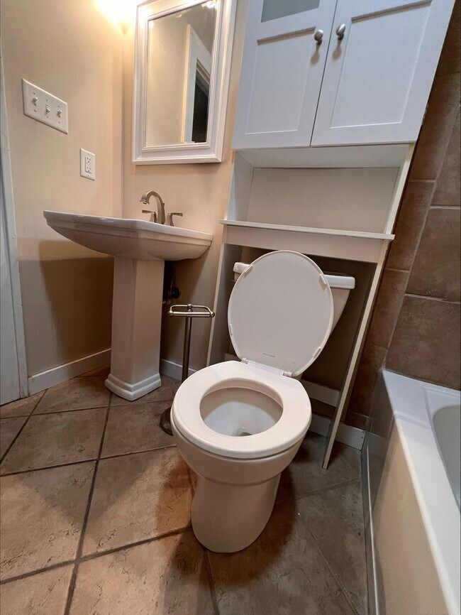 Building Photo - Coming Soon!!! Spacious 5 bedroom House Wi...