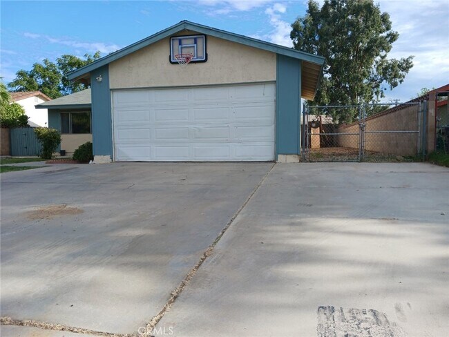 Primary Photo - 336 E Ave J 13