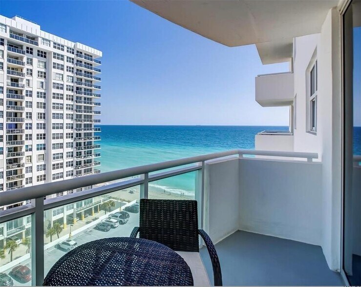 Primary Photo - 3001 S Ocean Dr