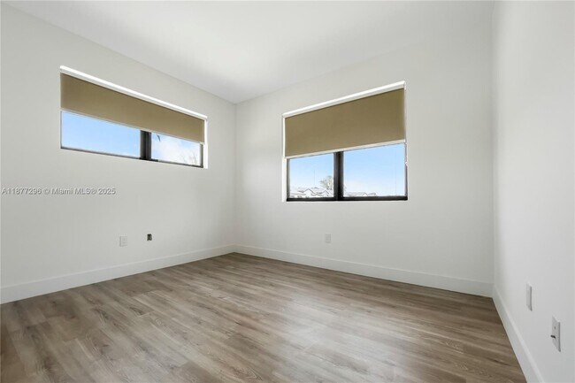 Building Photo - 6156 SW 36th Ct