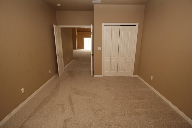 Building Photo - 1015 Venetian Dr