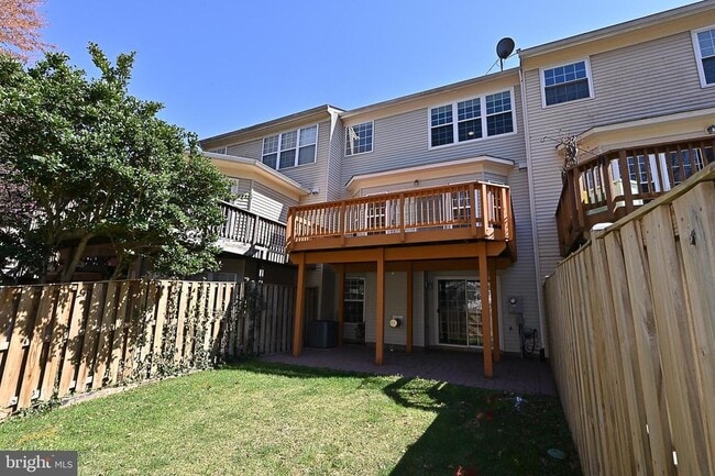 Building Photo - 7415 Gillingham Row