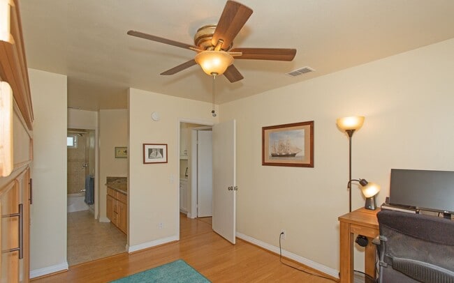 Building Photo - Carlsbad Village Furnished 2 bedroom/2 bath Long Term