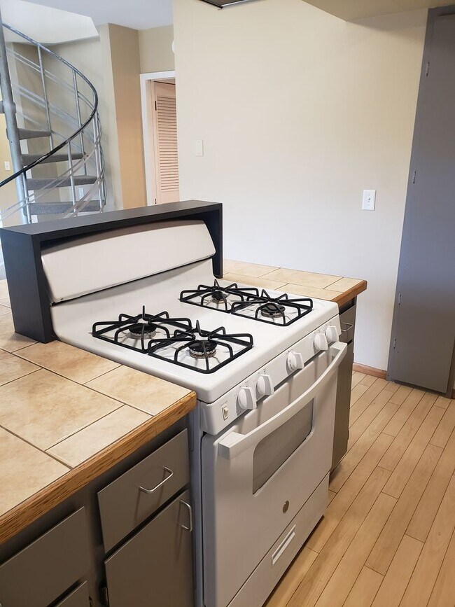 Building Photo - Fantastic SW Portland Home!
