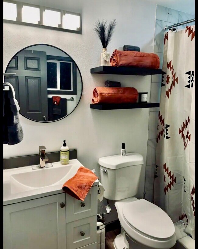 Building Photo - 373 Saddle Surrey Rd