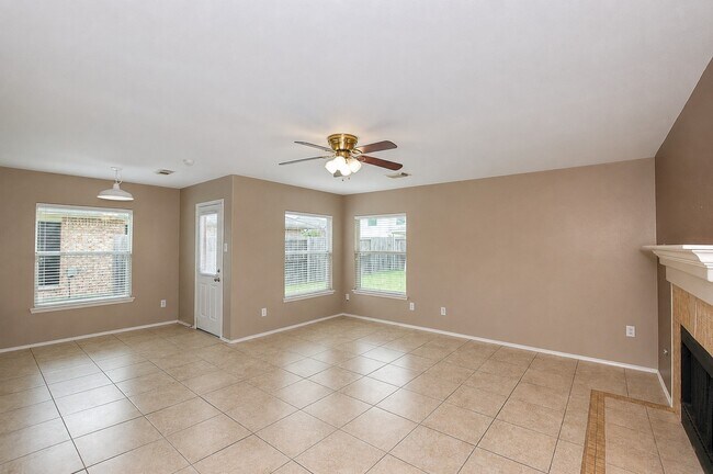 Building Photo - 4711 Buescher Ct