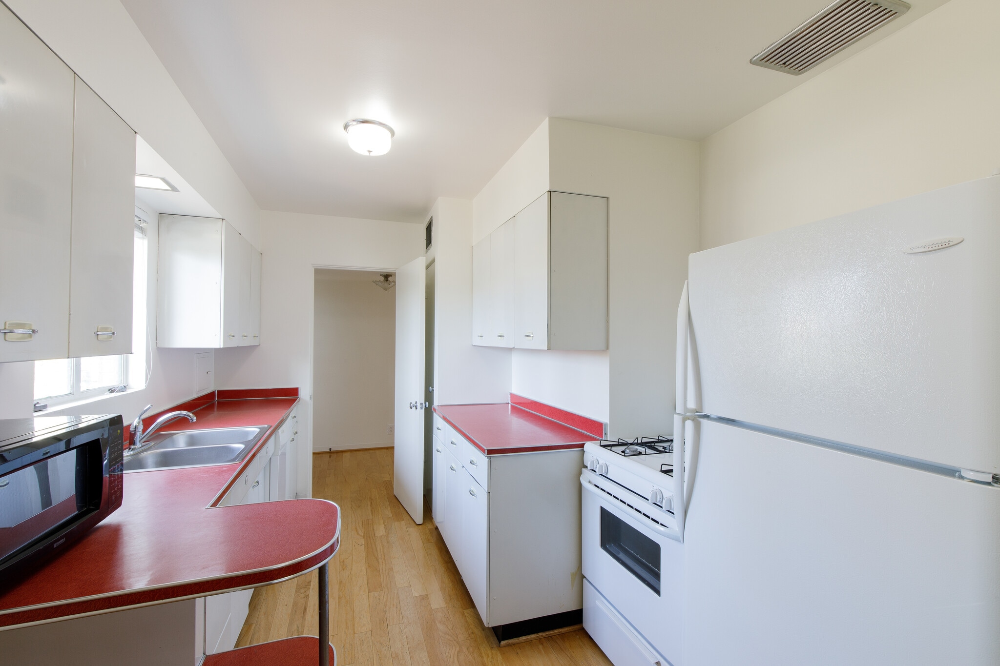 Kitchen - 543 W Coronado Rd