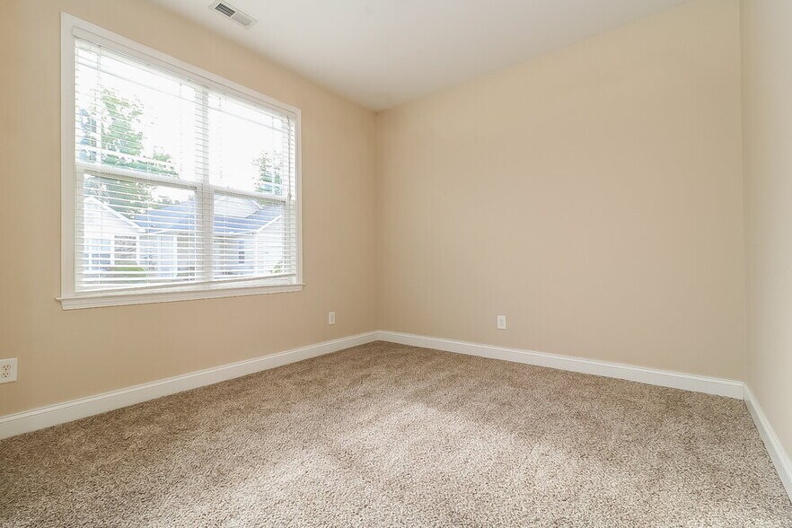 Building Photo - 84 Denby Cir