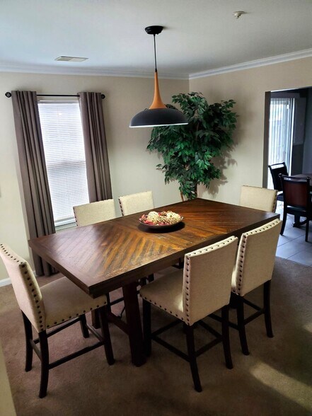 Building Photo - 16420 Ellipse Ter