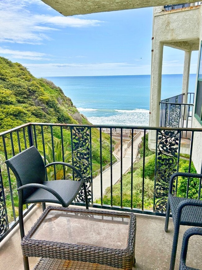 Building Photo - Steps to the beach from this Ocean View Condo with 2 car garage